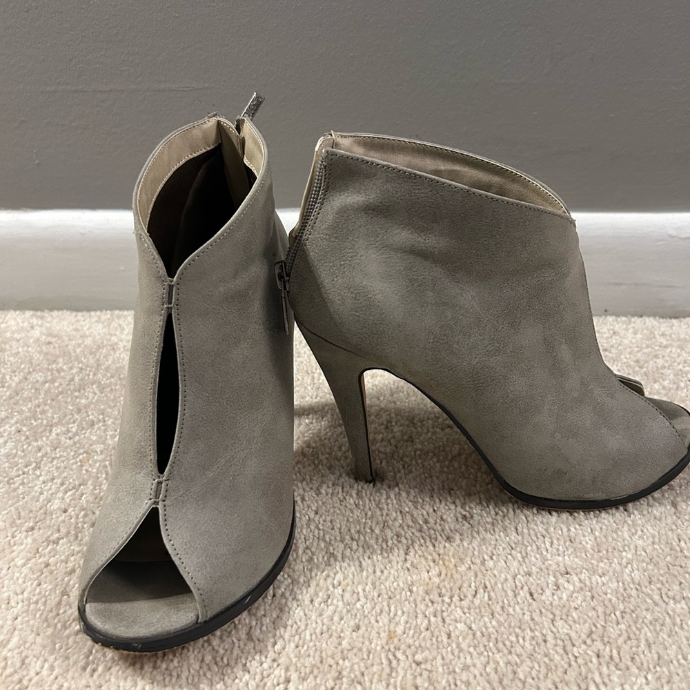 Michael Antonio Gray Peep-Toe Ankle Booties